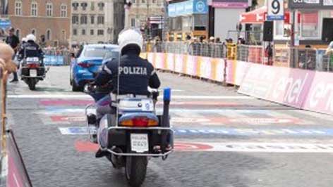 Giro d'Italia: agenti della Polizia Stradale impegnati in occasione del transito nel Novarese
