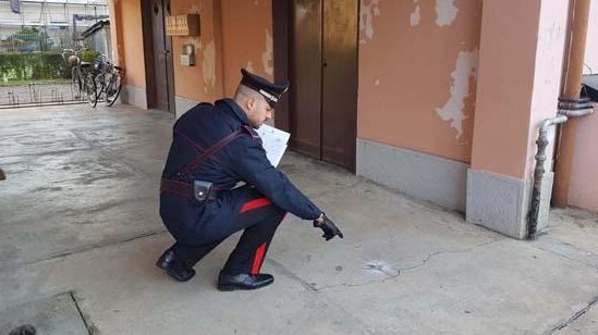 Cameri: va dalla ex che lo respinge, fa esplodere una bomba carta