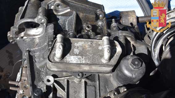 Ricettazione di pezzi di auto: due denunciati