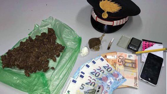 Detenzione ai fini di spaccio, resistenza e lesioni a pubblico ufficiale: un arresto a Galliate