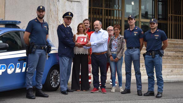  Donato defibrillatore alla Polizia di Stato: sarà utilizzato dalle Volanti