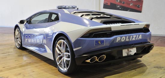 "Settimana Europea della Mobilità Sostenibile": la Lamborghini Huracan della Polstrada al Broletto