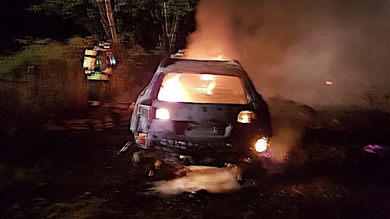 Cerano, scarico abusivo di rifiuti e incendio di un'auto in zona Marsina
