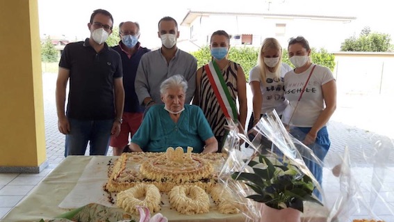 Momo, 100 anni per la signora Angela