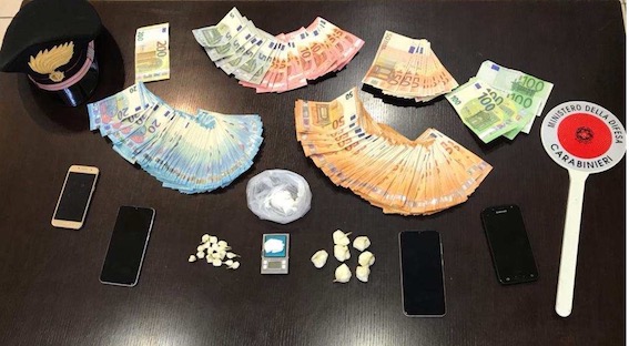 Galliate, due arresti per spaccio: fra questi un latitante