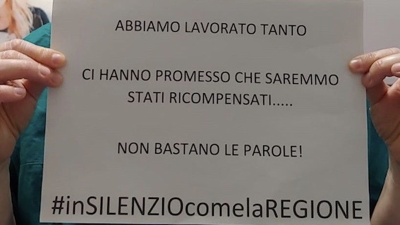 Flash mob social di medici ed infermieri con le richieste alla Regione