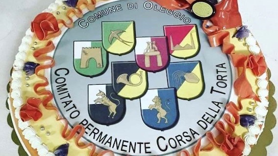 Oleggio, asta benefica per il dolce della Corsa della Torta