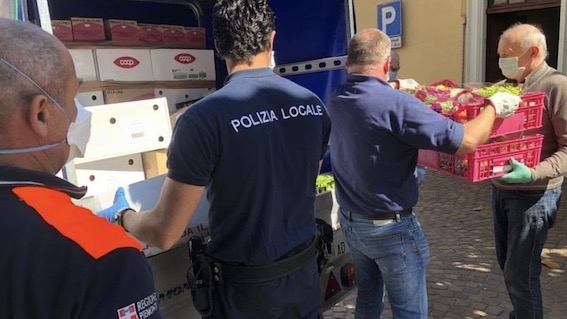  Trecate: trasferiti 30 quintali di alimenti alla Caritas