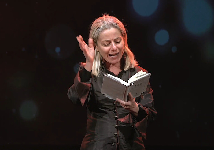 Fondazione Faraggiana: il "Canto di Natale" di Dickens raccontato da Lucilla Giagnoni