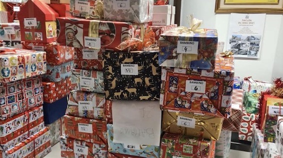 "Scatole di Natale": a Galliate già tantissime quelle consegnate da donare ai più bisognosi
