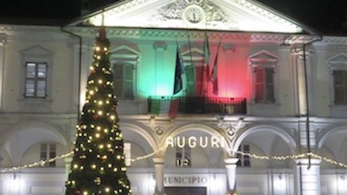 Trecate: la giunta comunale si è autotassata per addobbare la piazza