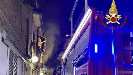 Trecate, incendio in un appartamento