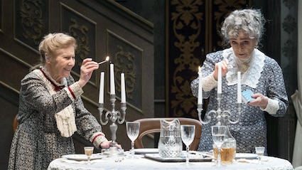 Teatro Coccia: prosa con "Arsenico e vecchi merletti"