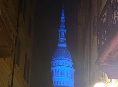 Cupola blu e rosa per ricordare Achref e tutti i bimbi scomparsi in tenera età