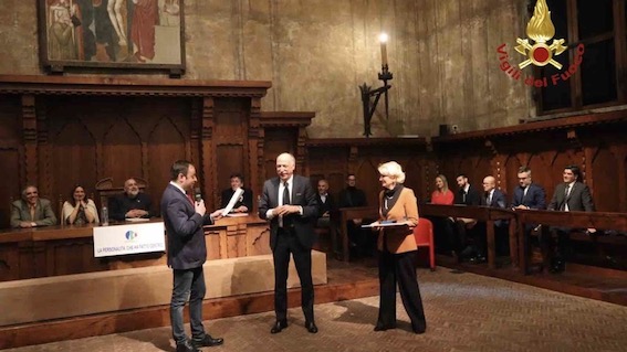 Riconoscimento per il capo dipartimento dei Vigili del Fuoco, prefetto Mulas