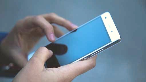 Un patentino per lo smartphone per la consapevolezza degli studenti sull'uso