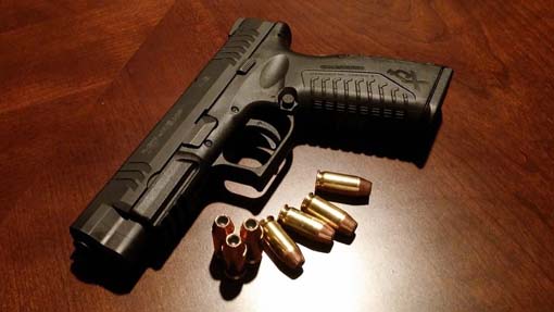 Novara, non idoneo alla detenzione di armi: ritiro cautelare di revolver, semiautomatiche e carabine