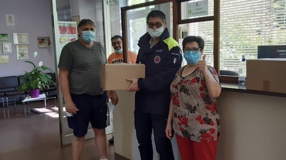 Novarese, consegnati 300 litri di gel antibatterico a scuole del territorio