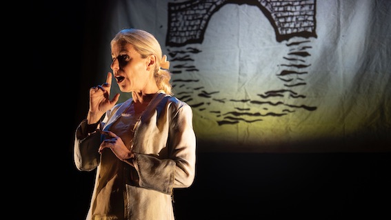 Teatro Faraggiana, si riparte il 15 giugno con una no-stop di "Magnificat" di Lucilla Giagnoni