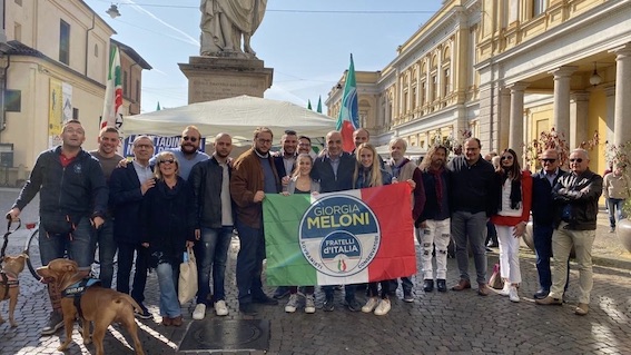  Anche a Novara Fdi in piazza per chiedere le dimissioni del Governo