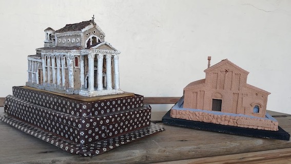  Oleggio, donata al Museo Civico la riproduzione in miniatura di terracotta della chiesa di San Michele