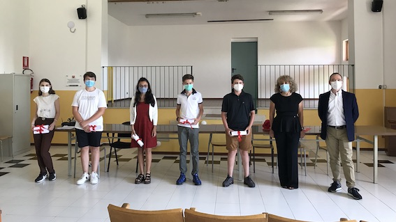 Dalla Sarpom borse di studio ai migliori studenti di terza media di Trecate e Cerano