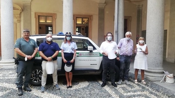 Novara, Iti Omar: donate dieci visiere protettive alla Polizia Provinciale