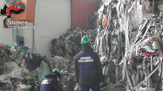  Smaltimento di rifiuti in discariche abusive e traffico illecito: operazione in 6 regioni. Coinvolti anche Novarese e Biellese