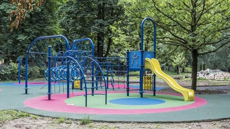 Novara, domani (sabato) riaprono i parchi con possibilità di accesso ai giochi