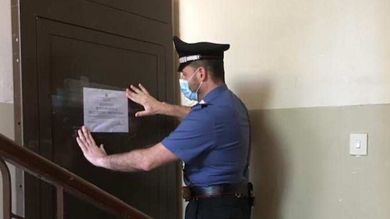 Novara, i carabinieri sequestrano un alloggio di edilizia popolare occupato abusivamente