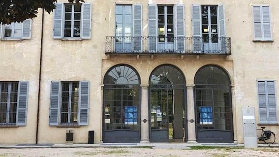 Trecate, martedì riapre la biblioteca a Villa Cicogna