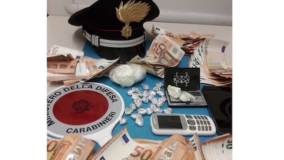 Trecate, tre arresti per droga