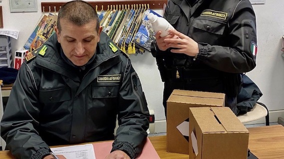  Gel igienizzante con un grosso ricarico: una denuncia da parte della Guardia di Finanza