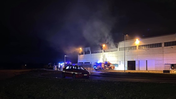 Incendio in una ditta a San Martino di Trecate