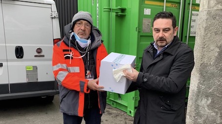 Novara, dal Comune mascherine per gli operatori dell'ospedale
