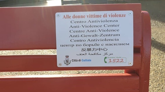 Galliate: panchine rosse per sensibilizzare contro la violenza sulle donne