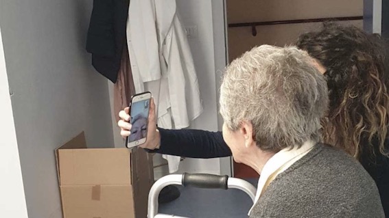 Anche alla RSA di Momo videochiamate fra ospiti e parenti