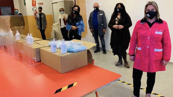 Il Cpia di Novara distribuisce gel e mascherine a iscritti e comunità