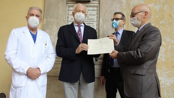 Novara, conferito il titolo di "primario emerito" al prof. Carlo Cisari