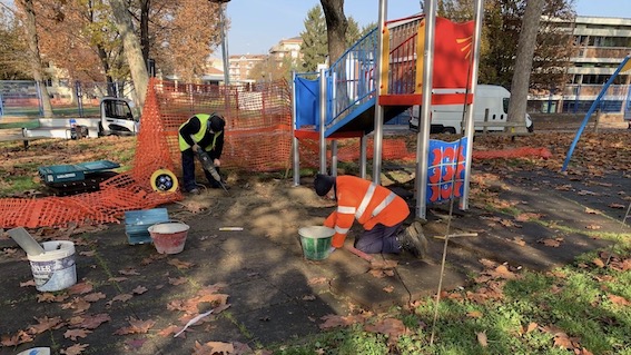 Novara, nuovi giochi per i bimbi nei parchi cittadini