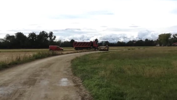 Bellinzago. iniziata l'asfaltatura della strada della Boglia