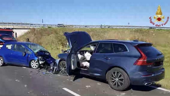 Frontale a Lumellogno: un ferito in codice rosso