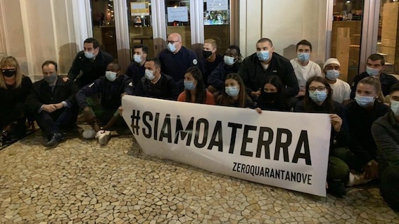 "#siamoaterra": la protesta di baristi e ristoratori contro il Dpcm