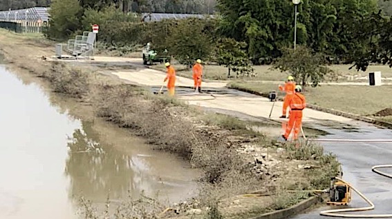 Recetto, volontari Aib hanno pulito il Centro Federale di Sci Nautico dopo l'esondazione del Sesia