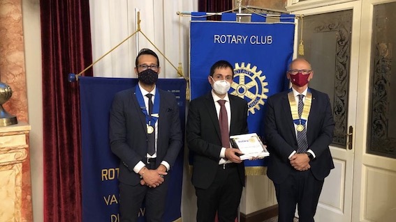 Interclub Rotary Club Val Ticino e Novara Antonelli con il comandante dei vigili del fuoco Bolognese