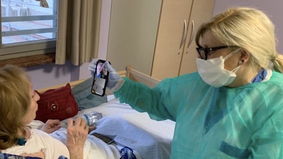 Momo: alla Rsa, continua il servizio di videochiamata con i parenti per gli ospiti