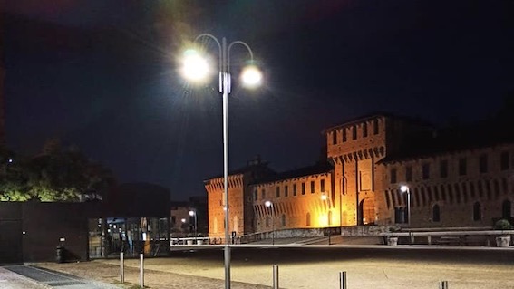 Galliate, installati nuovi lampioni in piazza Vittorio Veneto