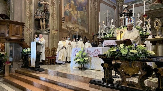 Momo, accolto il nuovo parroco