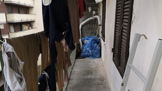Controlli della polizia locale in viale Dante: riscontrati problemi igienico-sanitari e trovati due stranieri colpiti da espulsione