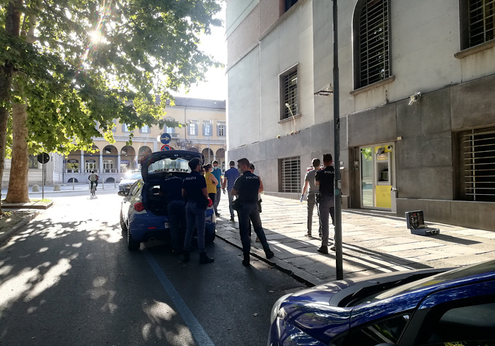Postamat divelto: artificieri al lavoro a Novara